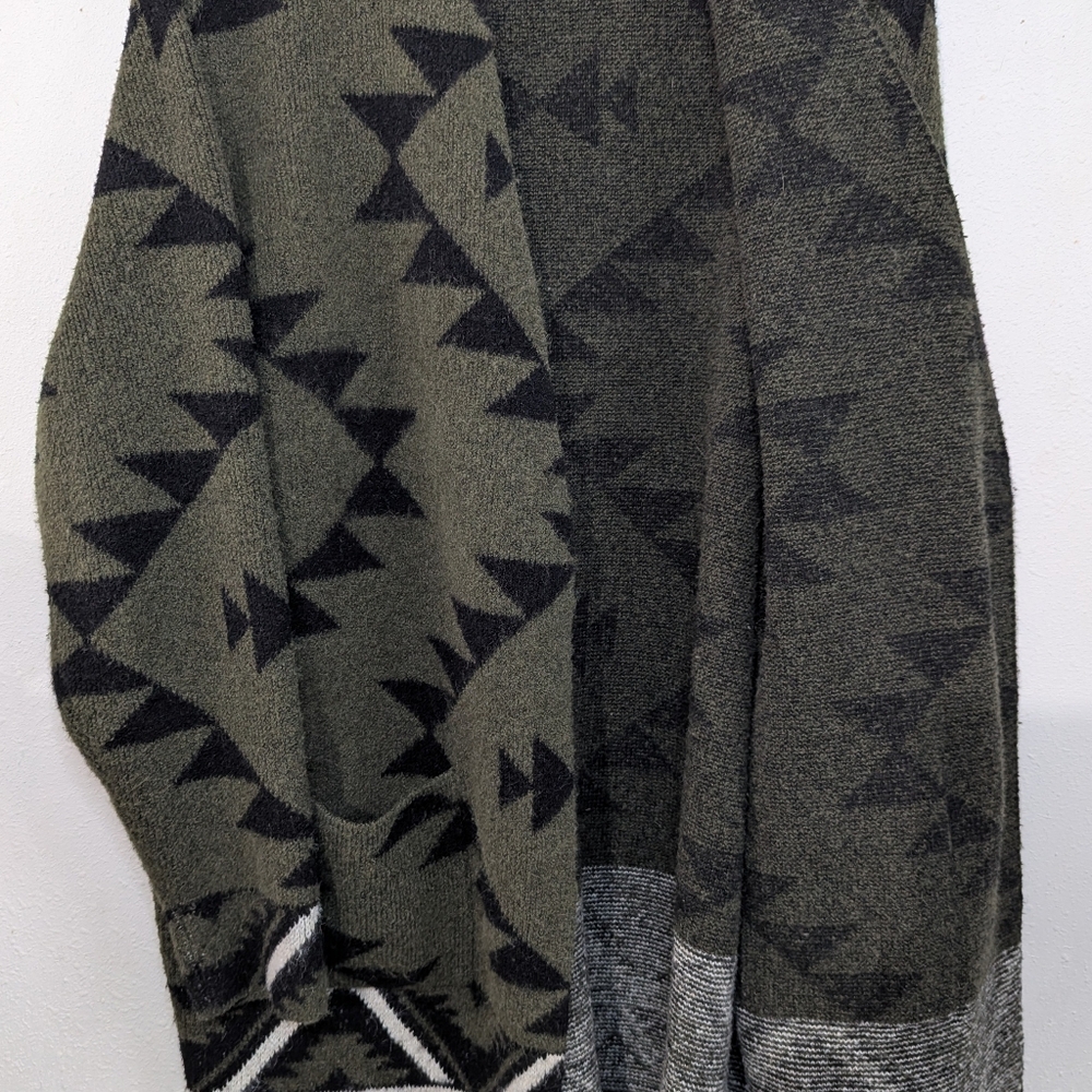 FRYE AND CO. Olive Green and Black Aztec Knit Cardigan - Picture 4 of 5